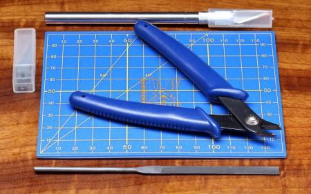 Cutting Board with Tool Set